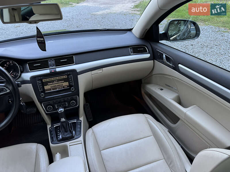 Универсал Skoda Superb 2013 в Радивилове