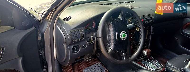 Лифтбек Skoda Superb 2004 в Каменском