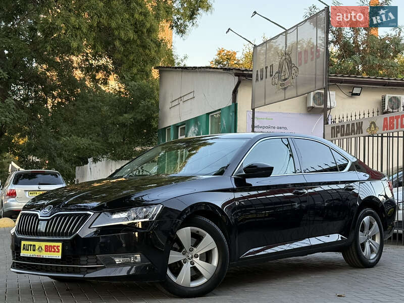 Лифтбек Skoda Superb 2015 в 