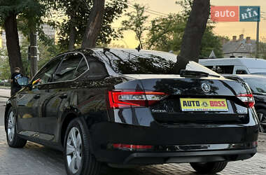 Лифтбек Skoda Superb 2015 в 