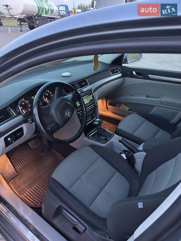Лифтбек Skoda Superb 2009 в Луцке