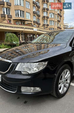 Лифтбек Skoda Superb 2011 в 