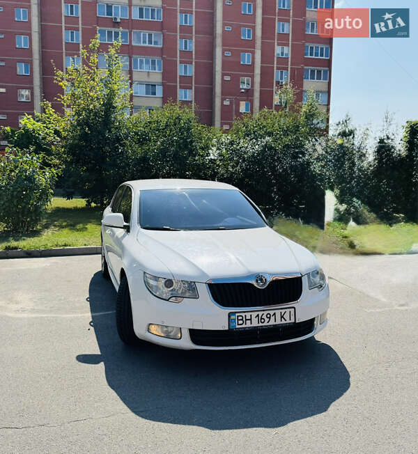 Лифтбек Skoda Superb 2013 в 