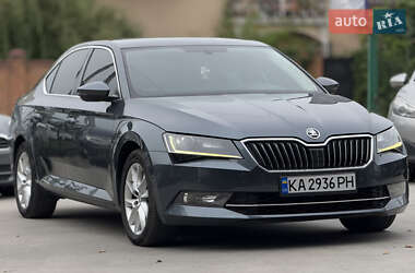 Лифтбек Skoda Superb 2015 в 