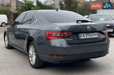 Лифтбек Skoda Superb 2015 в 