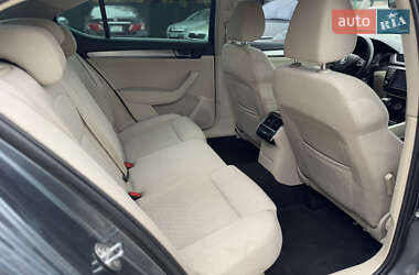 Лифтбек Skoda Superb 2015 в 