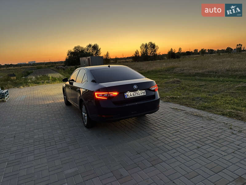 Лифтбек Skoda Superb 2016 в Киеве