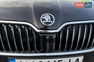 Лифтбек Skoda Superb 2015 в 