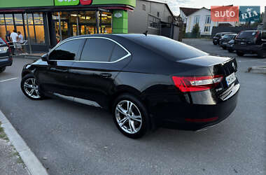 Лифтбек Skoda Superb 2015 в 