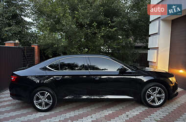 Лифтбек Skoda Superb 2015 в 