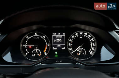 Лифтбек Skoda Superb 2015 в 