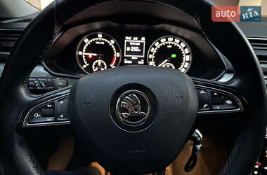 Лифтбек Skoda Superb 2015 в 