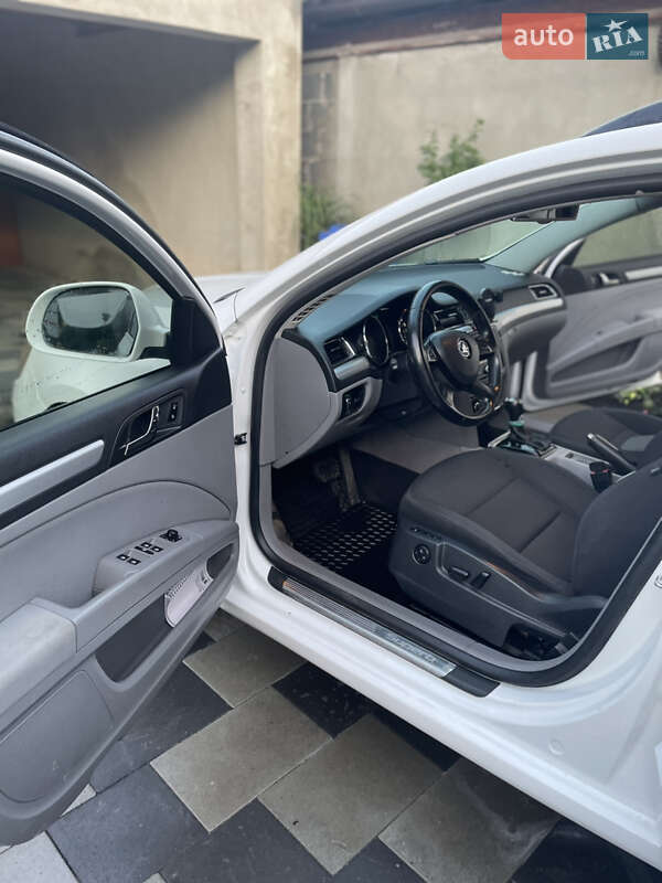 Универсал Skoda Superb 2014 в Мукачево