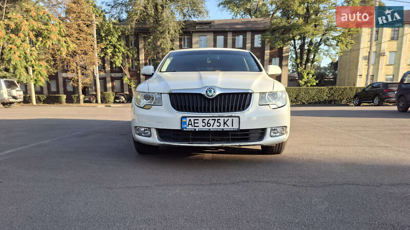 Лифтбек Skoda Superb 2012 в 