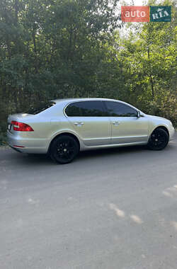 Лифтбек Skoda Superb 2014 в 