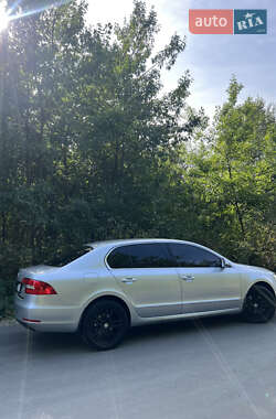 Лифтбек Skoda Superb 2014 в 