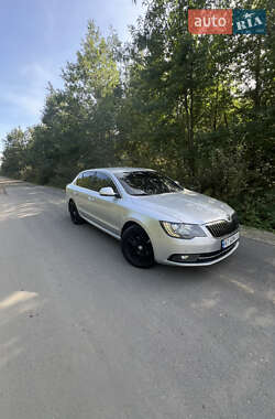 Лифтбек Skoda Superb 2014 в 