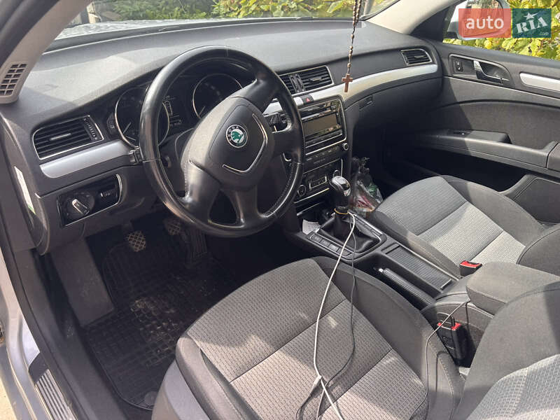 Универсал Skoda Superb 2012 в Дрогобыче