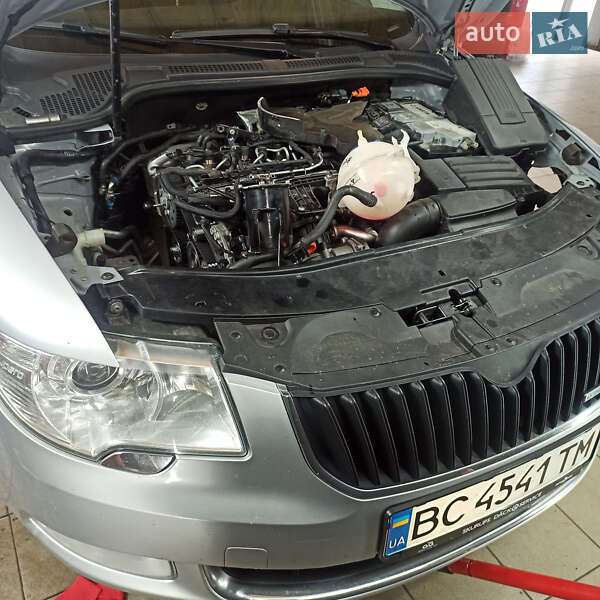 Универсал Skoda Superb 2012 в Дрогобыче