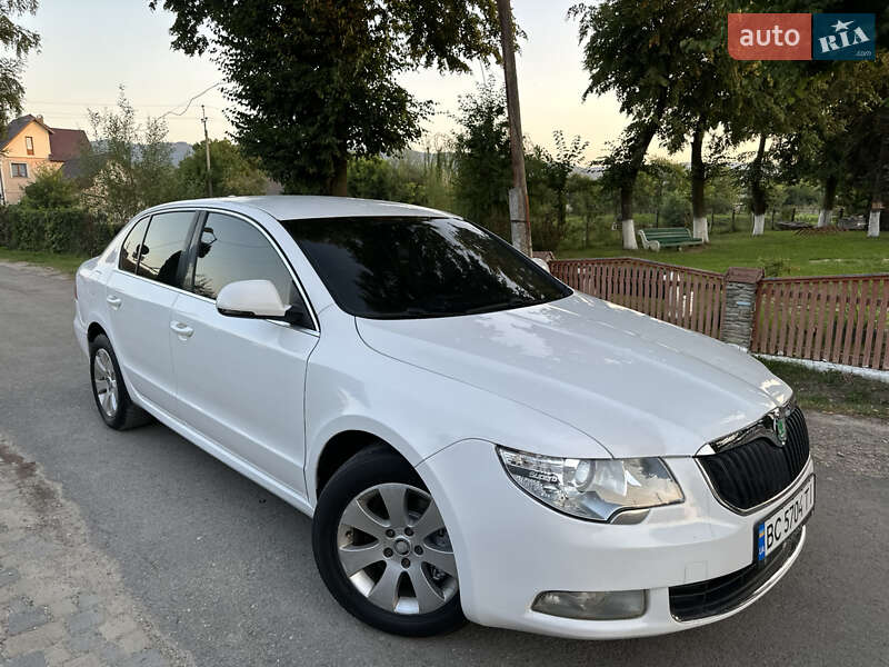 Лифтбек Skoda Superb 2012 в 