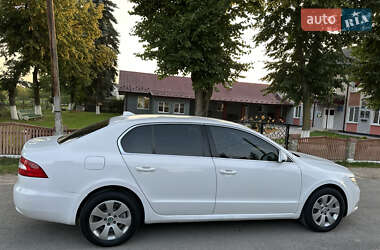 Лифтбек Skoda Superb 2012 в 