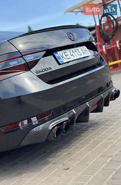Лифтбек Skoda Superb 2016 в 
