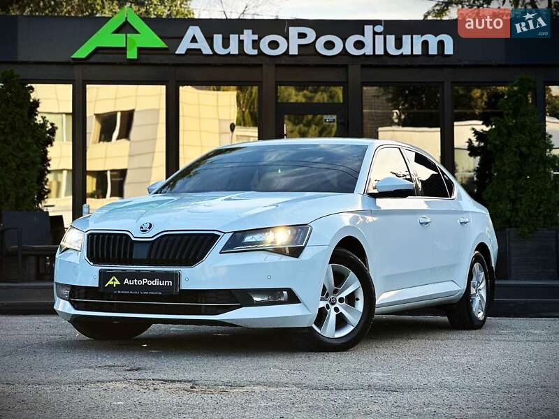 Лифтбек Skoda Superb 2019 в 