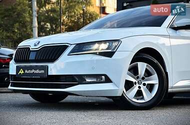 Лифтбек Skoda Superb 2019 в 