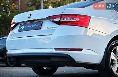 Лифтбек Skoda Superb 2019 в 