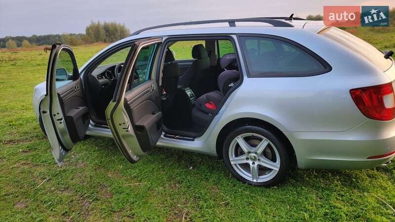 Универсал Skoda Superb 2010 в Луцке