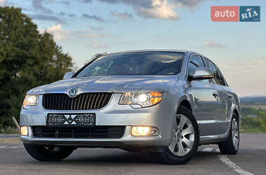 Лифтбек Skoda Superb 2013 в 