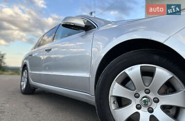 Лифтбек Skoda Superb 2013 в 