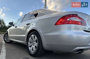 Лифтбек Skoda Superb 2013 в 