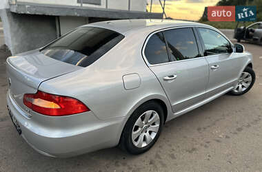 Лифтбек Skoda Superb 2013 в 