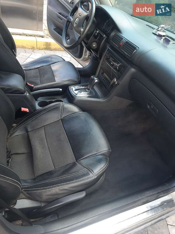 Лифтбек Skoda Superb 2004 в Львове