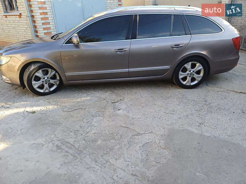 Универсал Skoda Superb 2013 в Сумах