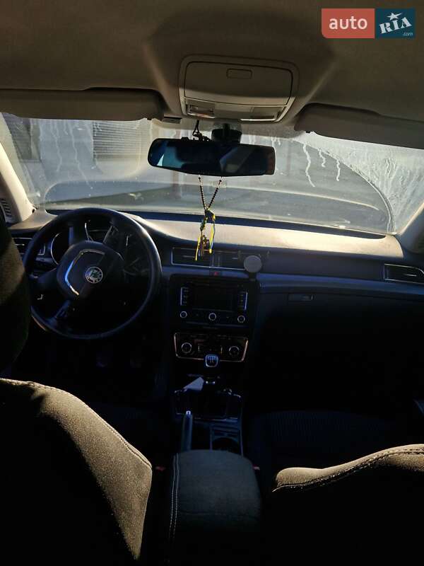 Универсал Skoda Superb 2013 в Львове