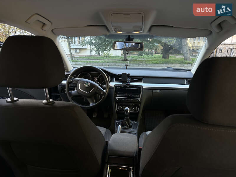 Лифтбек Skoda Superb 2012 в Львове