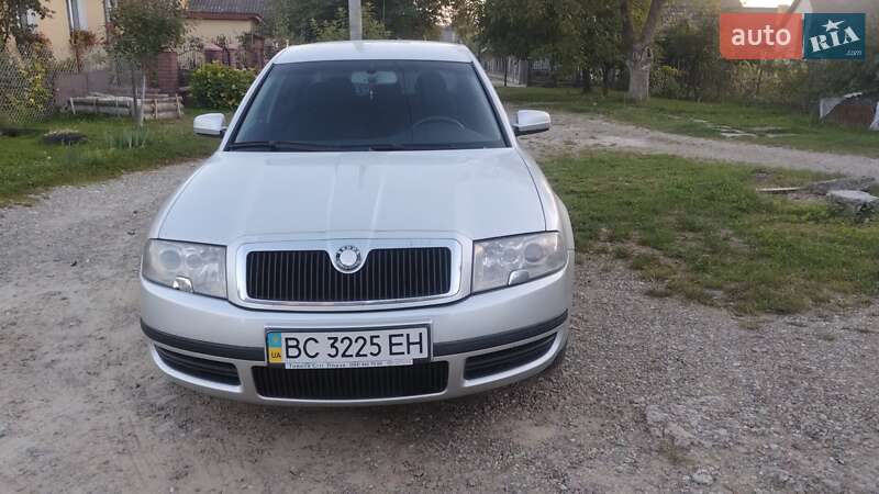 Лифтбек Skoda Superb 2002 в Львове