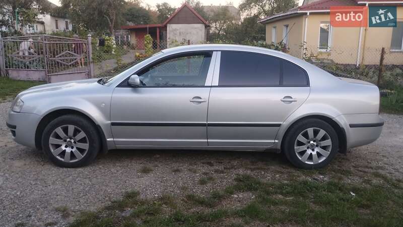Лифтбек Skoda Superb 2002 в Львове
