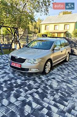 Универсал Skoda Superb 2011 в Ровно