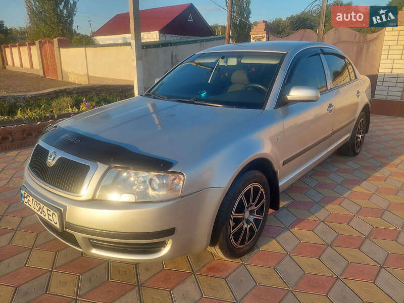 Лифтбек Skoda Superb 2004 в 