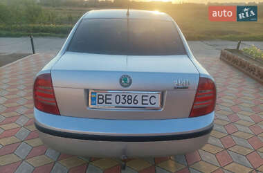 Лифтбек Skoda Superb 2004 в 