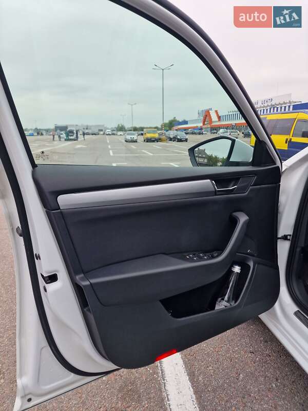 Универсал Skoda Superb 2017 в Львове фото 98 Универсал Skoda Superb 2017 в Львове