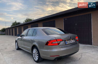 Лифтбек Skoda Superb 2013 в 