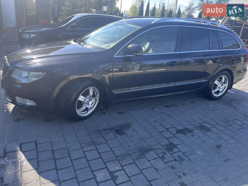 Универсал Skoda Superb 2012 в Самборе