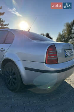 Лифтбек Skoda Superb 2003 в 
