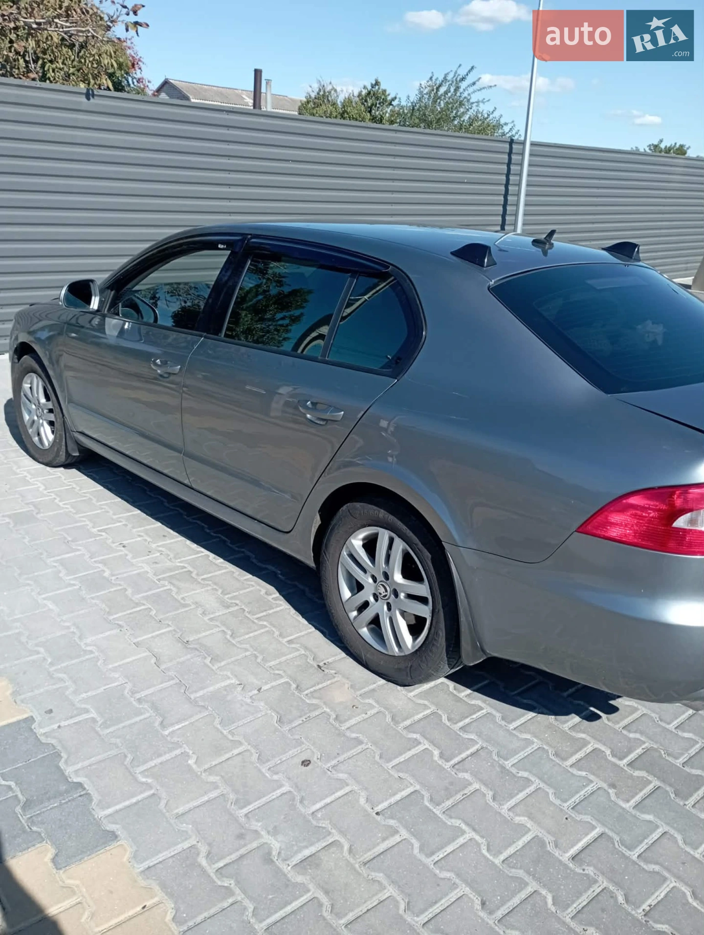 2010 Skoda Superb - мініатюра 2
