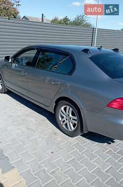 Лифтбек Skoda Superb 2010 в 