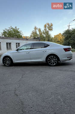 Лифтбек Skoda Superb 2016 в 